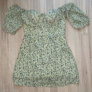 Beginning Boutique floral dress ✨